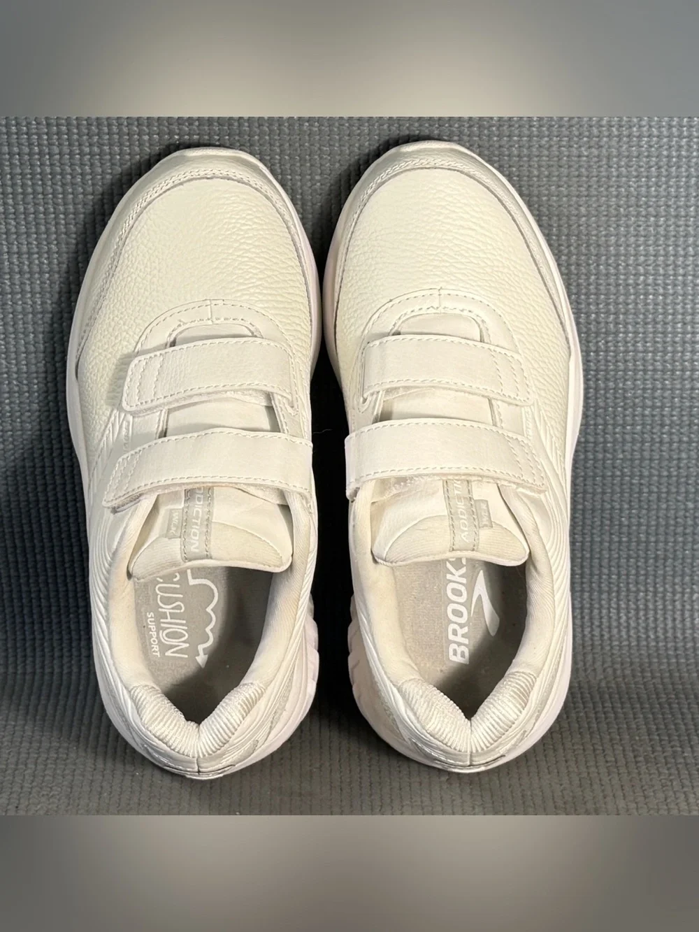 Brooks Addiction Walker V-Strap 2 White Sneakers Women’s Size 7